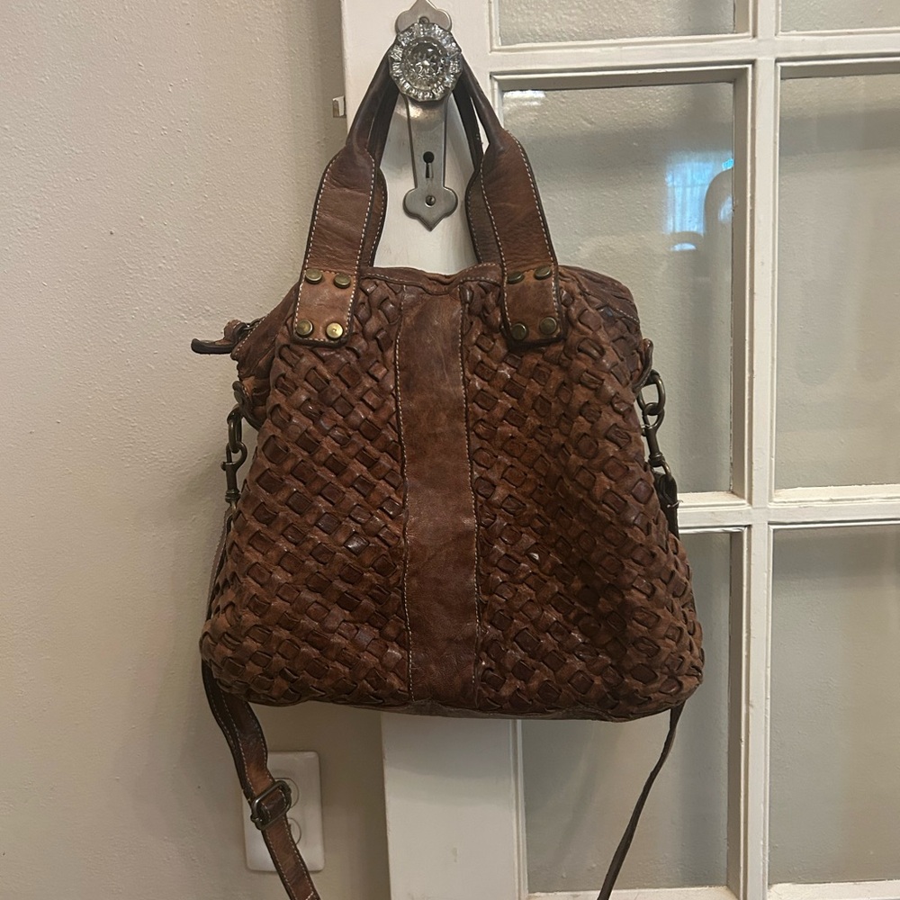 Langellotti handbag woven leather


17” width
12” height
4” depth